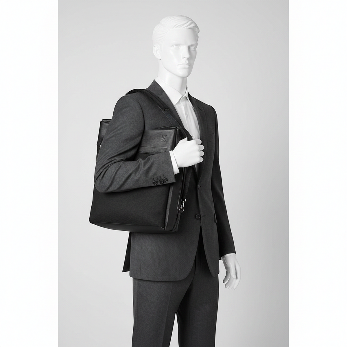 Louis Vuitton Taiga Beluga · Shoulder Bag